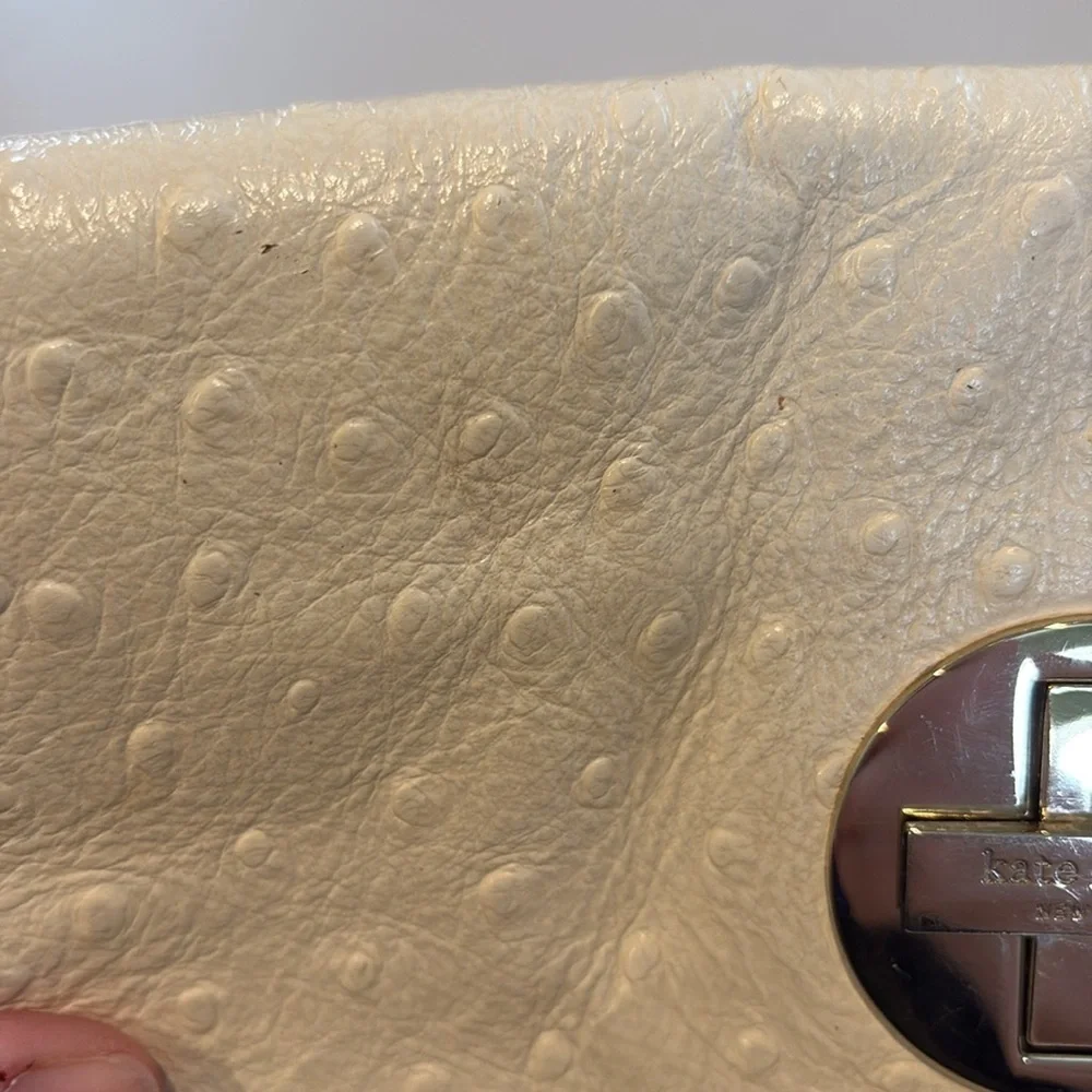 Kate Spade - Cream Handbag with gold strap and accents